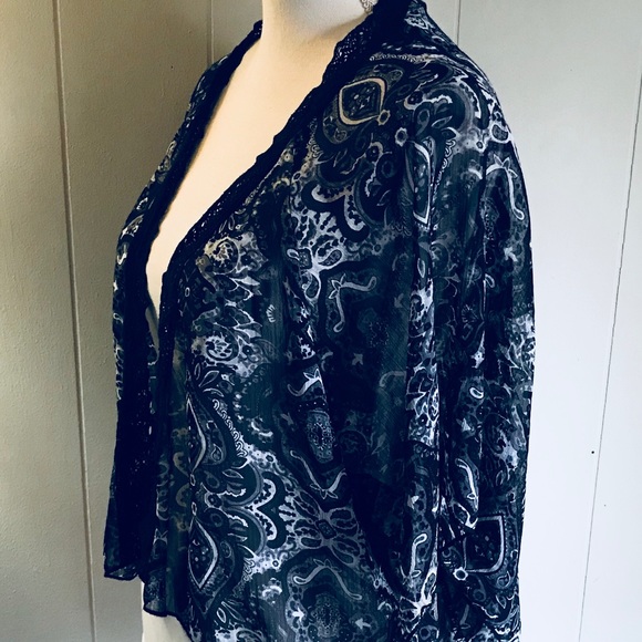 Lavish High Low Shrug - Picture 5 of 6